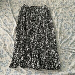 Black flowers maxi skirt